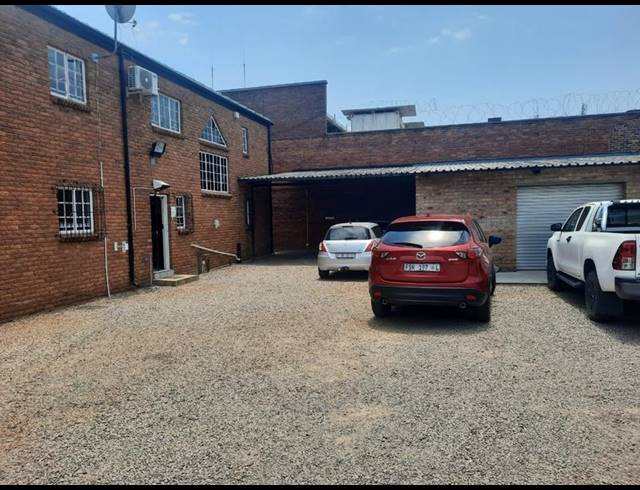 INDUSTRIAL FOR SALE IN KOEDOESPOORT INDUSTRIAL